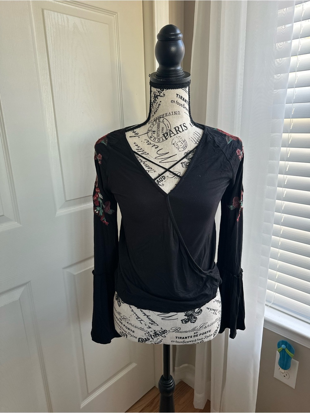 American Eagle Soft & Sexy Black Long Sleeve Shirt